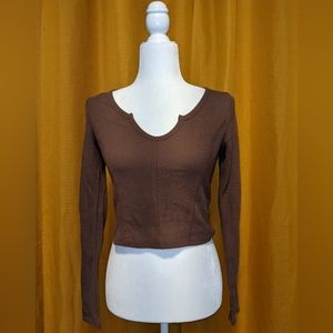 Hollister long sleeve crop top.